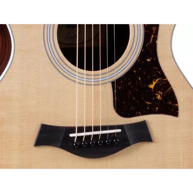 Taylor 212ce Walnut Spruce Grand Concert