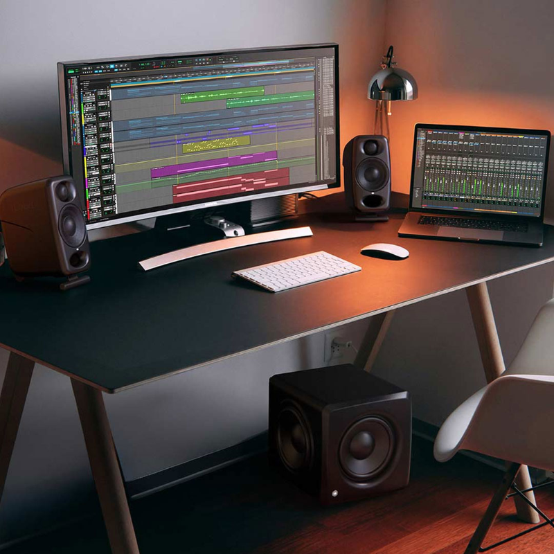 IK Multimedia iLoud SUB Subwoofer compatto con sistema ARC Correction integrato