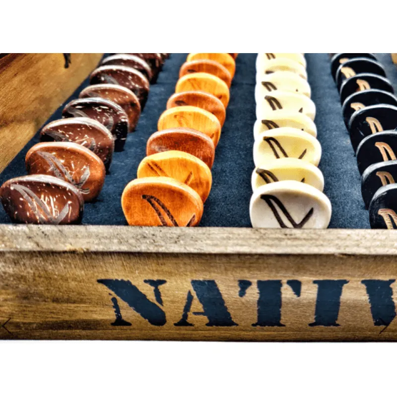 Wambooka Plettri Nativo Box 50 plettri in scatola di legno