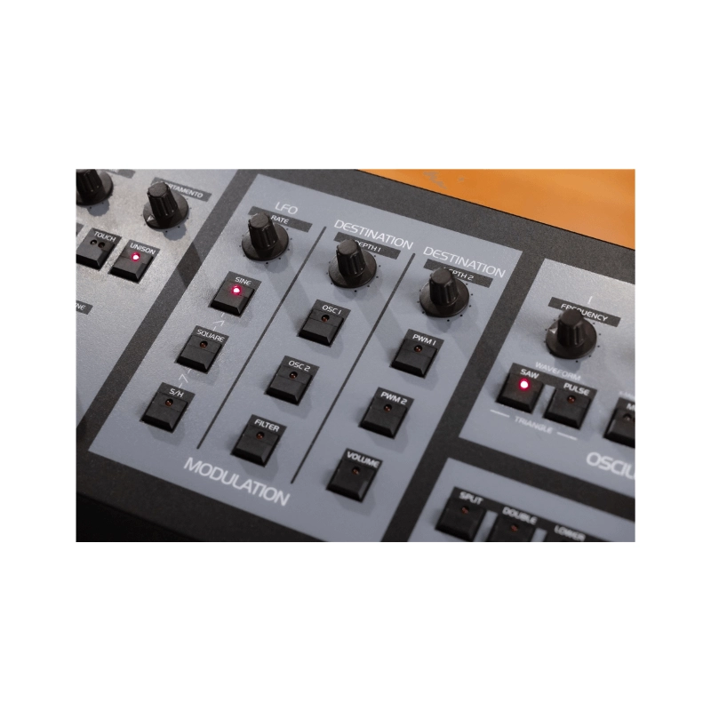 Oberheim OBX8 sintetizzatore analogico