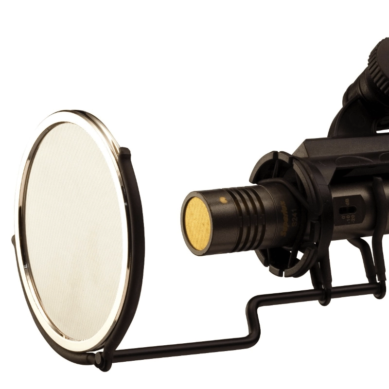 Superlux S241 Microfono a Condensatore a Diaframma Piccolo con atipop e Sospensione Elastica