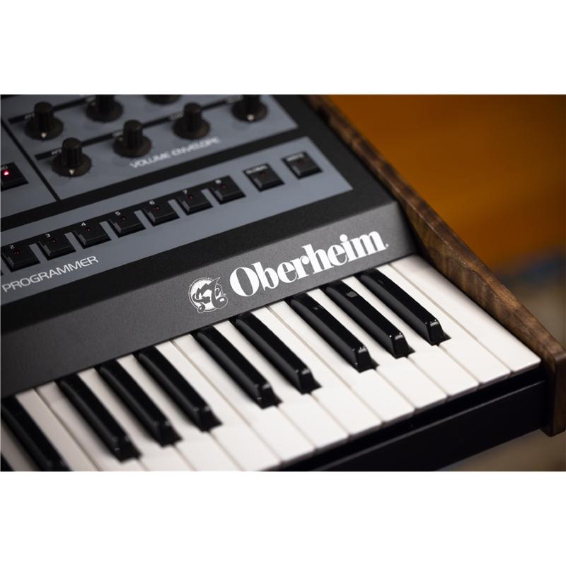 Oberheim OBX8 sintetizzatore analogico