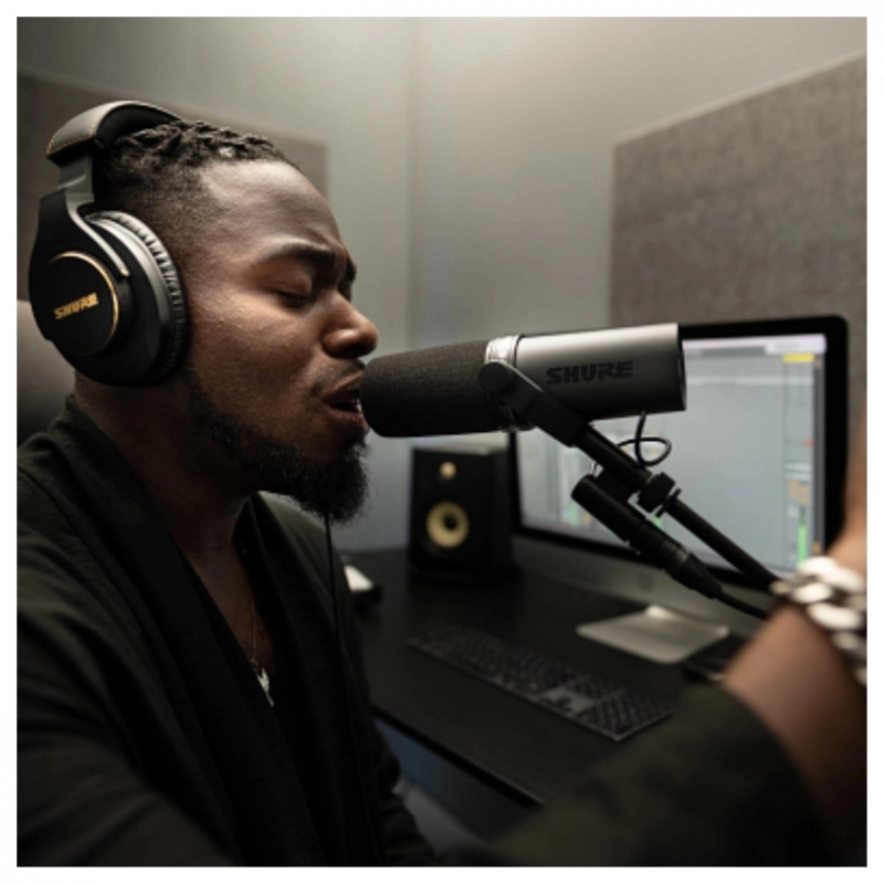 SHURE SM7DB Dynamic Vocal Microphone With Built-in Preamp