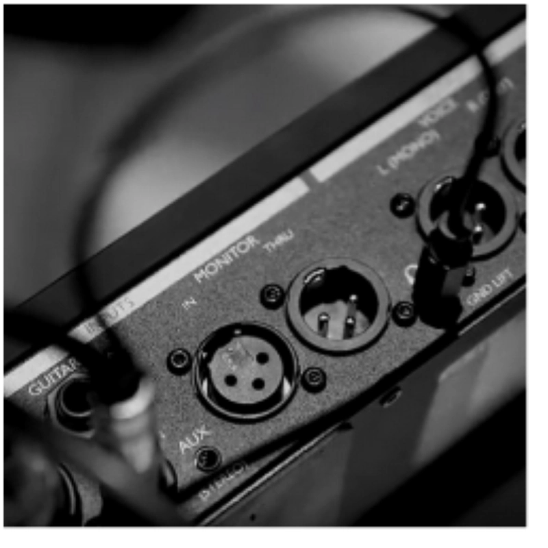 TC HELICON GUITAR & HEADPHONE CABLE