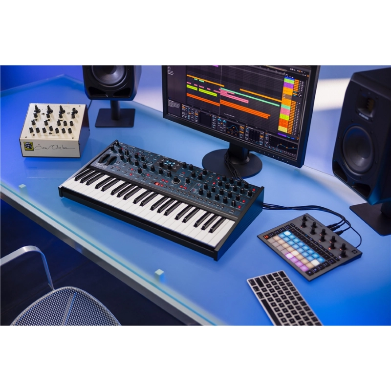 Oberheim TEO5 synth analogico polifonico a 5 voci