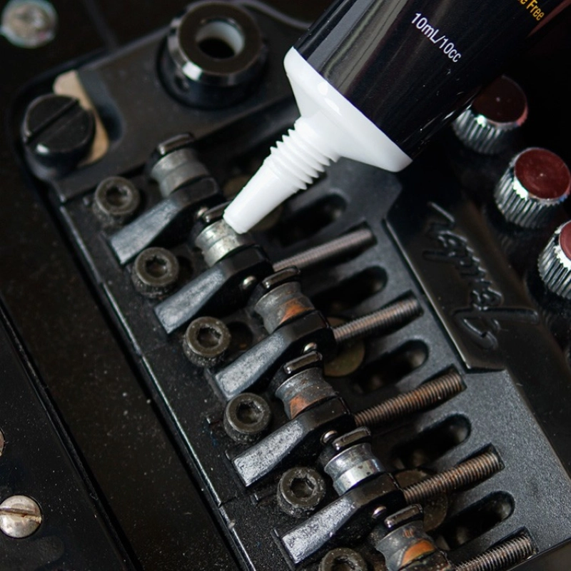 MusicNomad MN106 TUNE-IT - Lubricant Nut/Saddle/Bridge/String 10ml