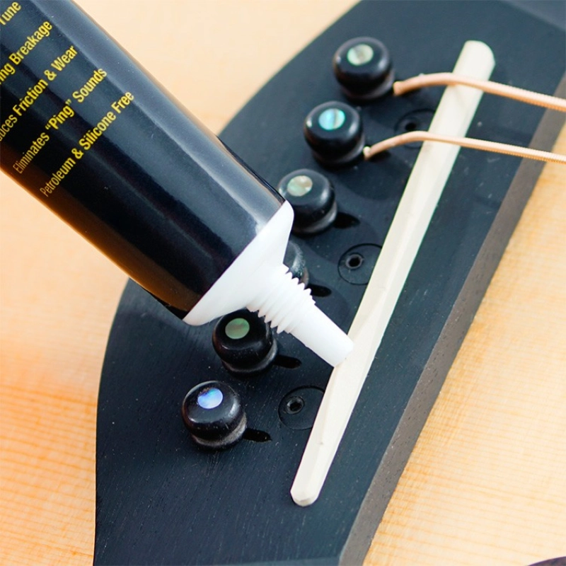 MusicNomad MN106 TUNE-IT - Lubricant Nut/Saddle/Bridge/String 10ml