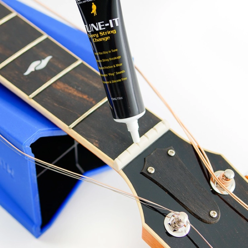 MusicNomad MN106 TUNE-IT - Lubricant Nut/Saddle/Bridge/String 10ml