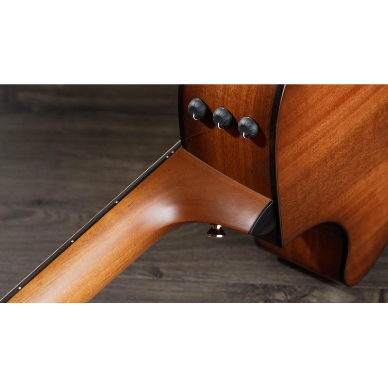 Taylor 552ce ,Urban Ironbark/Torrefied Sitka 12 Corde