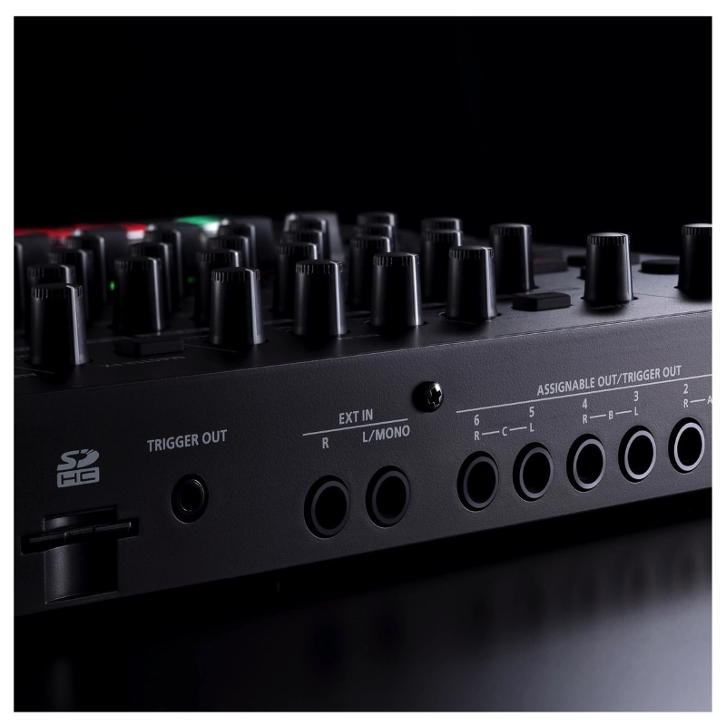 Roland TR8S Aira Drum Rhythm Machine con Supporto Sample