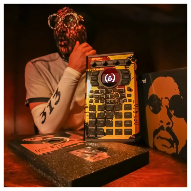 Roland SP404 MKII KDJ Groove Box Sequencer Sampler