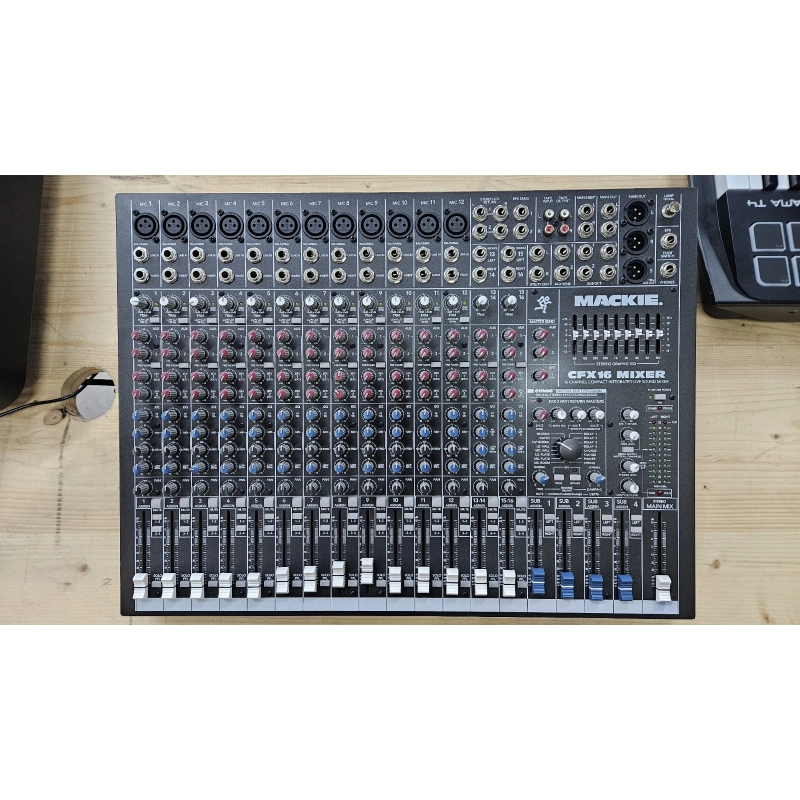 usato Mackie Mixer CFX16 Mixer 16 Canali con Flight Case
