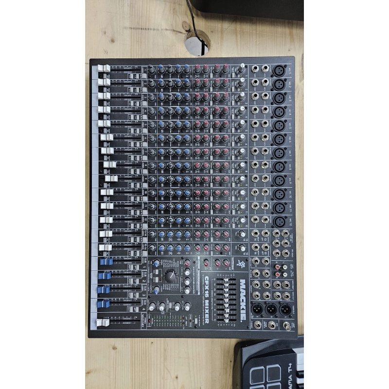 usato Mackie Mixer CFX16 Mixer 16 Canali con Flight Case
