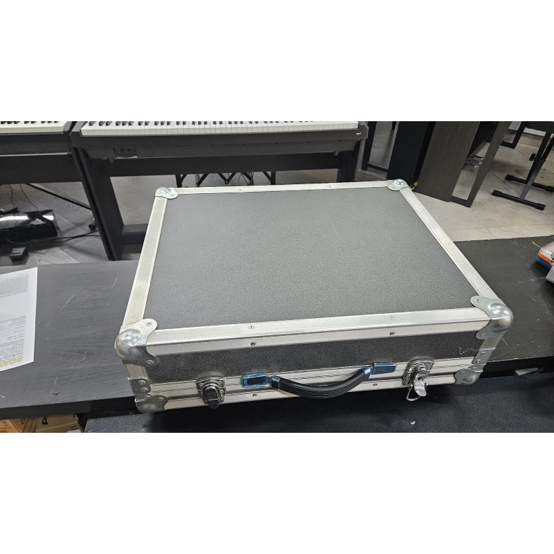 usato Mackie Mixer CFX16 Mixer 16 Canali con Flight Case