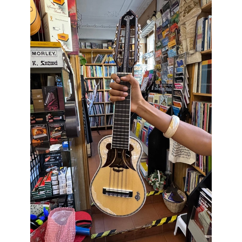 Charango boliviano "El Chasqui" Elettrificato body legno, serie professionale
