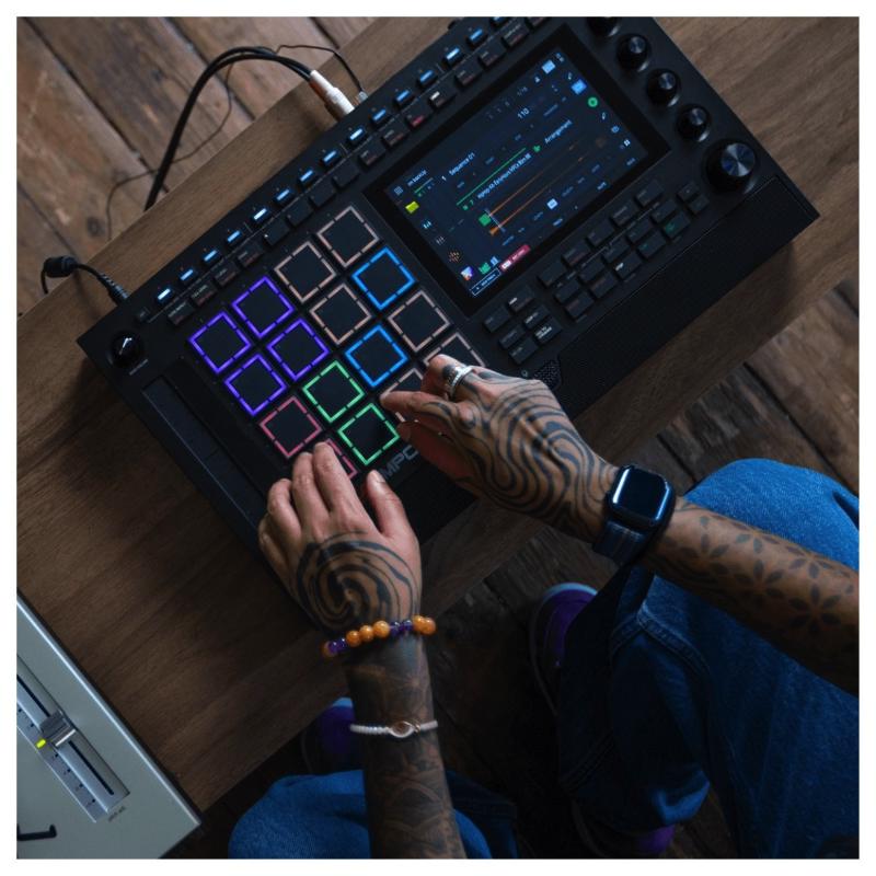 Akai MPC Live III Groove Box e Stazione di Produzione Standalone