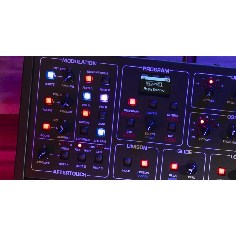 SEQUENTIAL Fourm Sintetizzatore Analogico a 4 voci