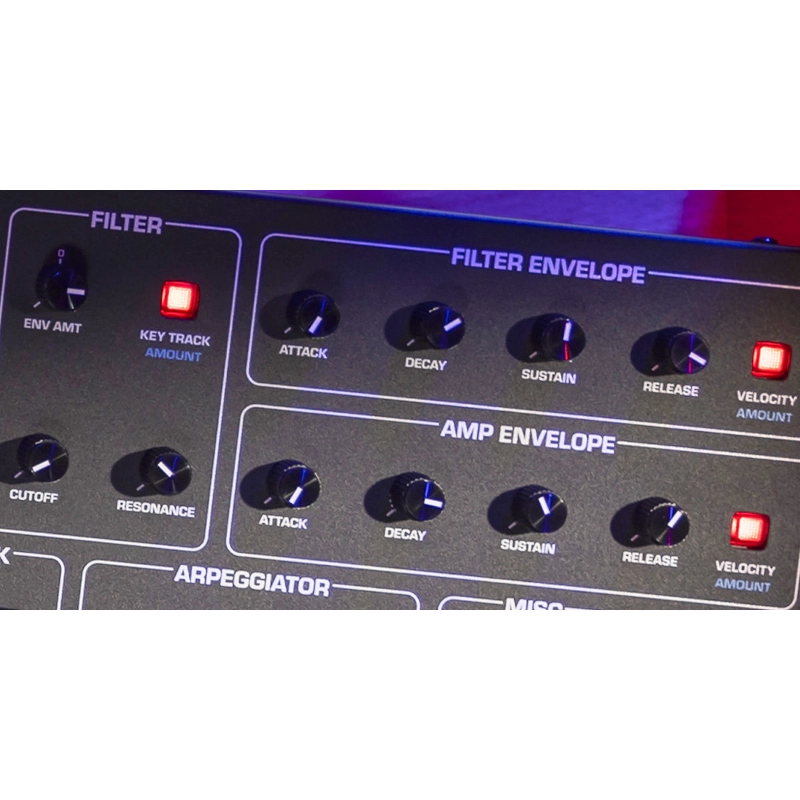 SEQUENTIAL Fourm Sintetizzatore Analogico a 4 voci