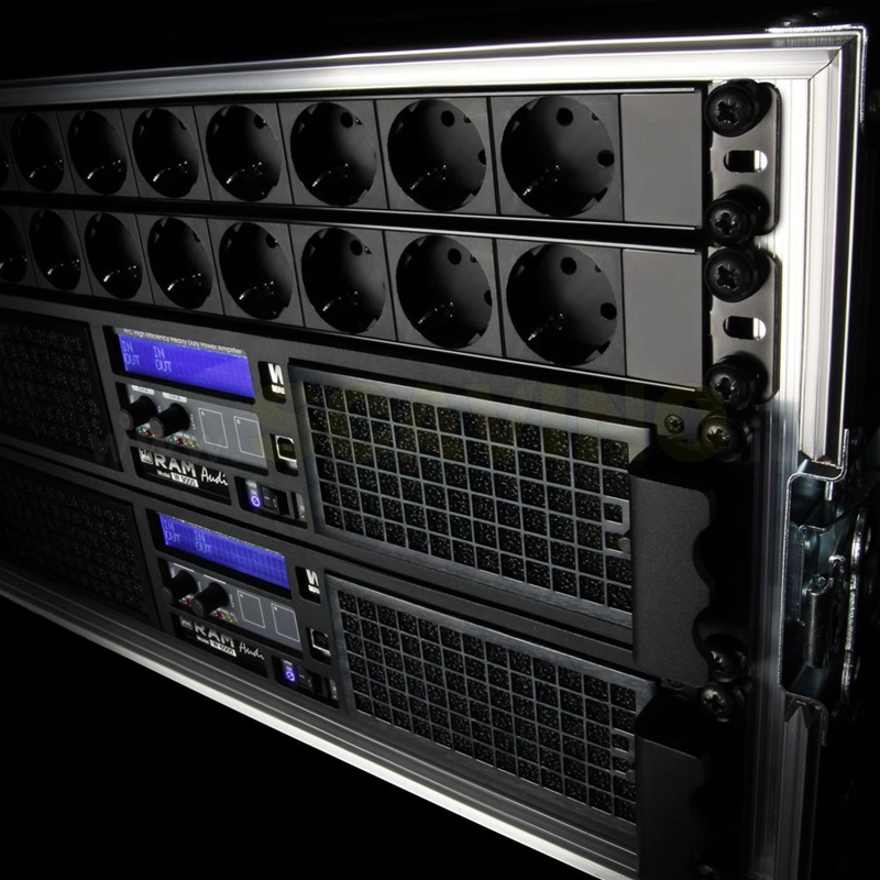 Adam Hall 87471 Ciabatta 220V 8 uscite