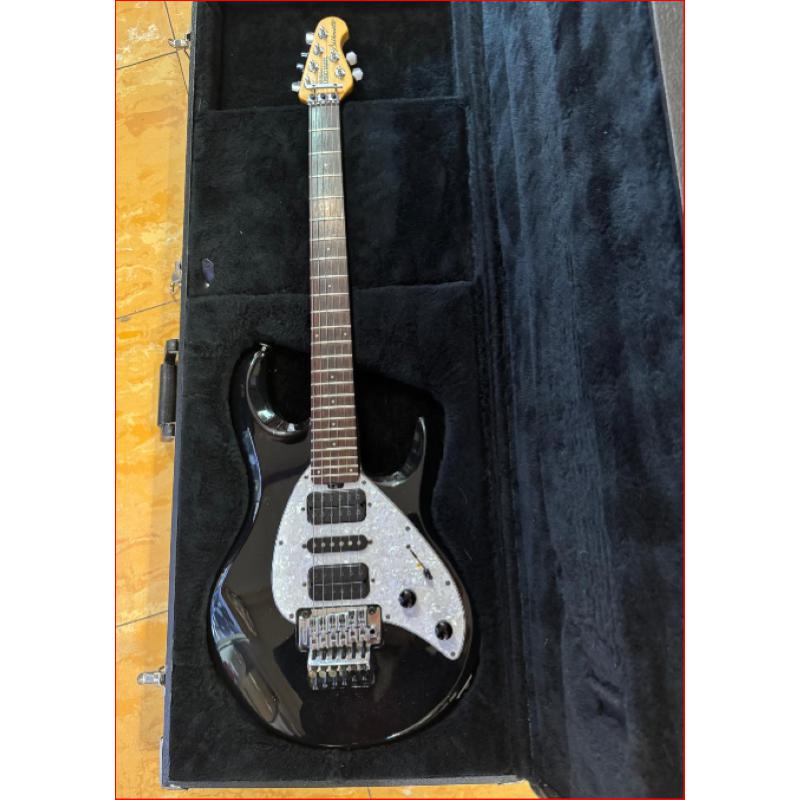 usato Music Man Silhouette HSH nera
