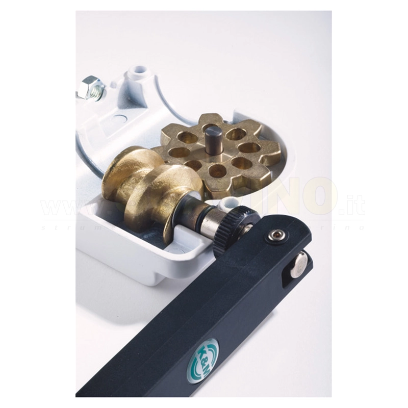 K&M 21302-55 Supporto per casse nero con argano