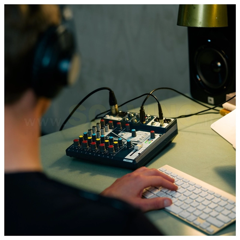 Soundcraft NOTEPAD 8FX Mixer 8 canali con effetti