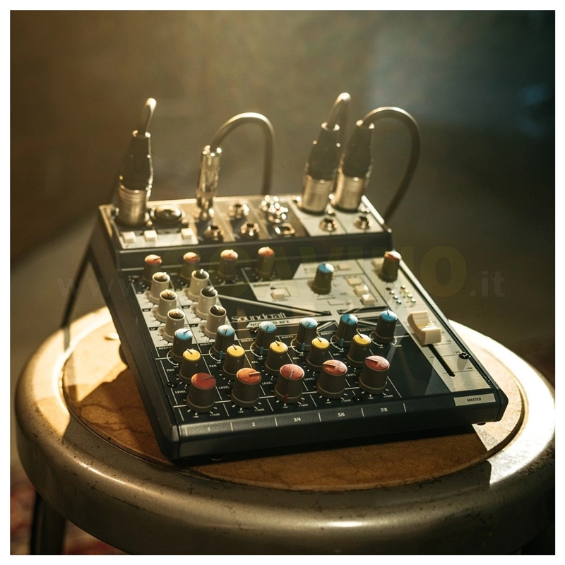 Soundcraft NOTEPAD 8FX Mixer 8 canali con effetti