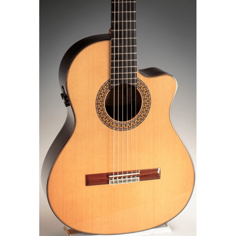 Alhambra 9P CW E8 chitarra elettro-classica con astuccio
