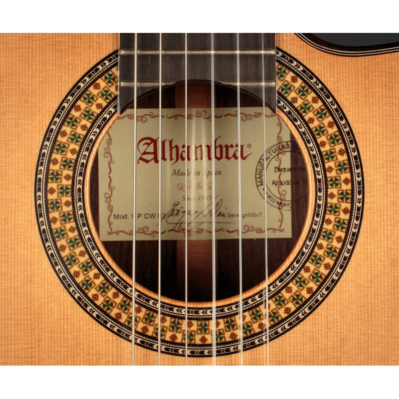 Alhambra 9P CW E8 chitarra elettro-classica con astuccio